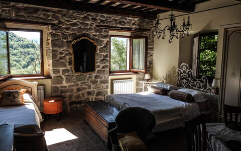 Agriturismo Arcera: Wand, Schlafzimmer, Möbel, Bett, Bedding, Zimmer, Bettdecke, Bettrahmen, Decke, Hartholz