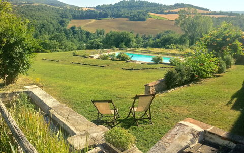 Villa Campo al Vento - Country Farm: Landschaft, Garten, Estate, Schwimmbad, Landscaping, Rasen, Bauernhaus, Hinterhof, Eco Hotel, Gartenmöbel