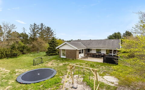 Mikkelina - 1.7Km from the Sea: Gras, Landschaft, Grundstueck, Einfach, Ländliches Gebiet, Rasen, Garten, Hütte, Wiese, Estate