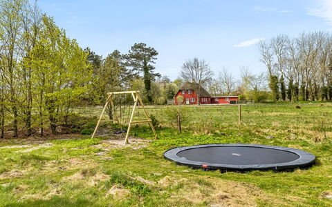Mikkelina - 1.7Km from the Sea: Gras, Trampolin, Trampolining - Geräte Und Materialien, Landschaft, Einfach, Grundstueck, Rasen, Garten, Wiese, Weide