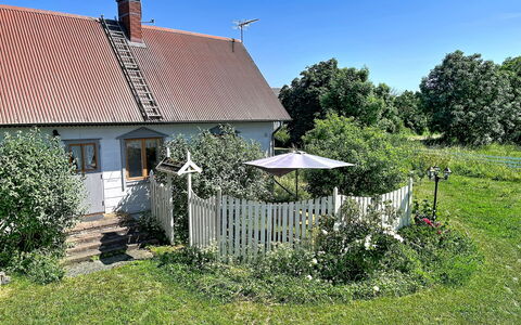 Melösa: Gebäude, Haus, Strauch, Hütte, Dach, Garten, Wohngebiet, Zuhause, Zaun