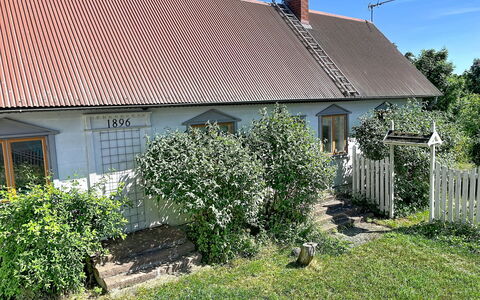 Melösa: Haus, Strauch, Dach, Hütte, Wohngebiet, Zuhause, Grundstueck, Garten, Zaun
