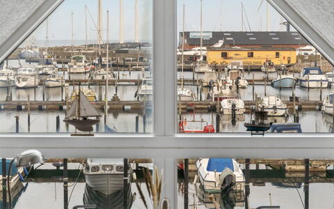 Pejo - 10M from the Sea: Yachthafen, Boot, Watercraft, Mast, Hafen, Dock, Schiffsbau, Hafen, Boote Und Boating - Geräte Und Materialien, Segelboot
