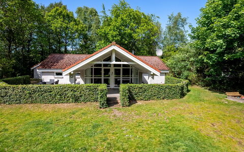 Antoinetta - 350M from the Sea: Strauch, Zuhause, Haus, Dach, Hütte, Estate, Rasen, Garten, Bauernhaus, Landscaping