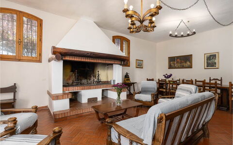 Il Leccio, Vinci, Private Pool and Tennis: Möbel, Interior Design, Flooring, Holz, Decke, Zimmer, Fussboden, Wohnzimmer, Tabelle, Beleuchtung