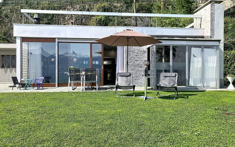 Bikini: Zuhause, Schatten, Tür, Stuhl, Garten, Hütte, Tisch Im Freien, Gartenmöbel, Estate, Garten