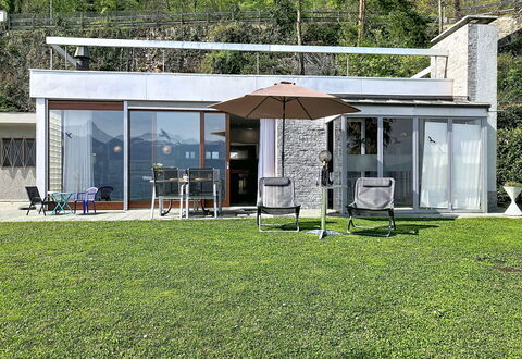 Bikini: Zuhause, Schatten, Tür, Stuhl, Garten, Hütte, Tisch Im Freien, Gartenmöbel, Estate, Garten