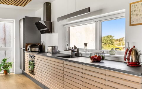 Nadua - 25M from the Sea: Küche, Holz, Flooring, Interior Design, Möbel, Countertop, Küchengerät, Haushaltsgerät, Cabinetry