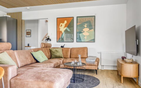 Nadua - 25M from the Sea: Möbel, Interior Design, Fussboden, Flooring, Couch, Wand, Holzboden, Wohnzimmer, Holz, Decke