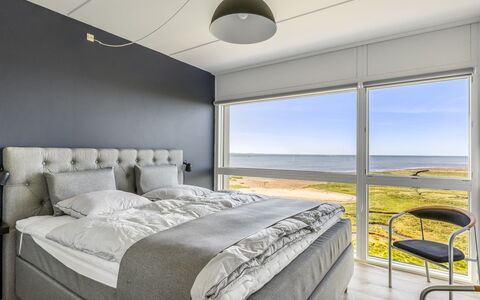 Nadua - 25M from the Sea: Bett, Schlafzimmer, Möbel, Bettdecke, Flooring, Bedding, Fussboden, Interior Design, Bettrahmen, Decke