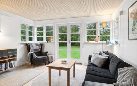Niela - 400M from the Sea: Möbel, Interior Design, Flooring, Fussboden, Holz, Couch, Decke, Wohnzimmer, Holzboden, Zimmer