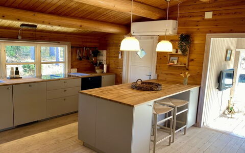 Sorja - 170M from the Sea: Küche, Countertop, Flooring, Möbel, Holz, Cabinetry, Küchengerät, Interior Design, Fussboden, Decke