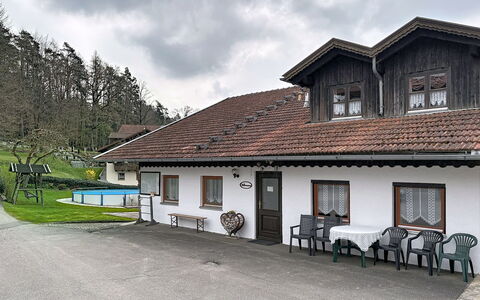 Viechtach 646: Gebäude, Fenster, Dach, Haus, Zuhause, Hütte, Wohngebiet, Tür, Menschliche Siedlung, Steigung