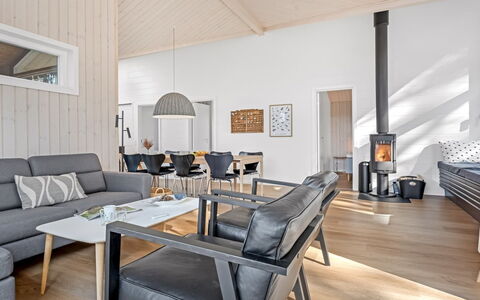 Frudde - 500M from the Sea: Interior Design, Möbel, Flooring, Holz, Fussboden, Couch, Wohnzimmer, Decke, Holzboden, Zimmer