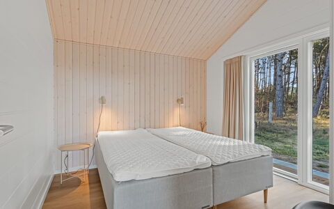 Frudde - 500M from the Sea: Holz, Flooring, Fussboden, Decke, Schlafzimmer, Hartholz, Holzboden, Linens, Planke, Bett