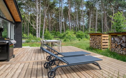 Frudde - 500M from the Sea: Holz, Gartenmöbel, Möbel, Hartholz, Ground, Garten, Planke, Deck, Tisch Im Freien, Holzboden