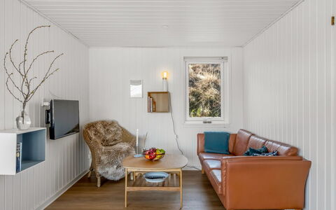 Aiden - 650M from the Sea: Möbel, Holz, Interior Design, Flooring, Fussboden, Stuhl, Zimmer, Decke, Wohnzimmer, Wohnung