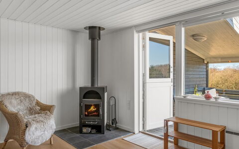 Aiden - 650M from the Sea: Möbel, Holz, Interior Design, Flooring, Fussboden, Stuhl, Zimmer, Decke, Wohnzimmer, Wohnung