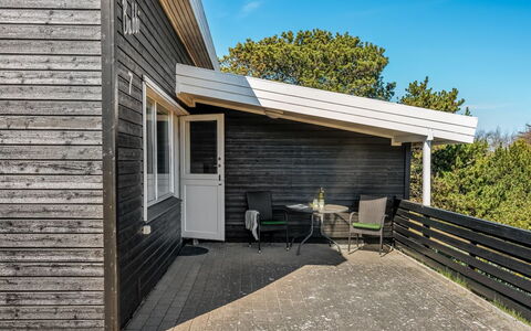 Aiden - 650M from the Sea: Möbel, Holz, Interior Design, Flooring, Fussboden, Stuhl, Zimmer, Decke, Wohnzimmer, Wohnung