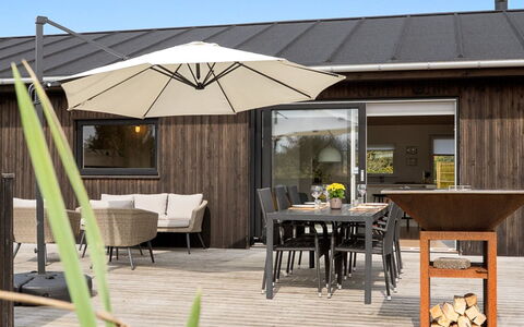 Minka - 500M from the Sea: Möbel, Holz, Interior Design, Flooring, Fussboden, Stuhl, Zimmer, Decke, Wohnzimmer, Wohnung