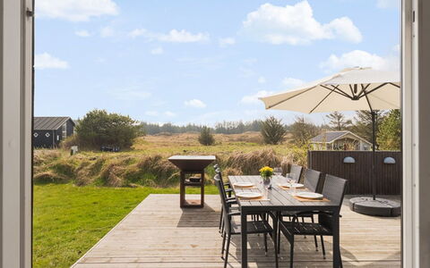 Minka - 500M from the Sea: Möbel, Holz, Interior Design, Flooring, Fussboden, Stuhl, Zimmer, Decke, Wohnzimmer, Wohnung