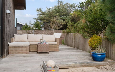 Minka - 500M from the Sea: Möbel, Holz, Interior Design, Flooring, Fussboden, Stuhl, Zimmer, Decke, Wohnzimmer, Wohnung