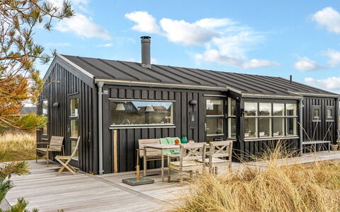 Enni - 350M from the Sea: Möbel, Holz, Interior Design, Flooring, Fussboden, Stuhl, Zimmer, Decke, Wohnzimmer, Wohnung