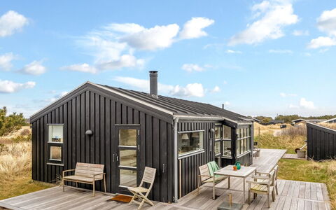 Enni - 350M from the Sea: Möbel, Holz, Interior Design, Flooring, Fussboden, Stuhl, Zimmer, Decke, Wohnzimmer, Wohnung