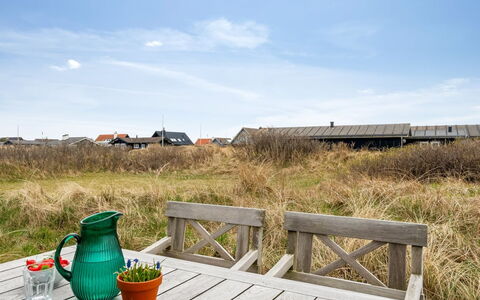 Enni - 350M from the Sea: Möbel, Holz, Interior Design, Flooring, Fussboden, Stuhl, Zimmer, Decke, Wohnzimmer, Wohnung