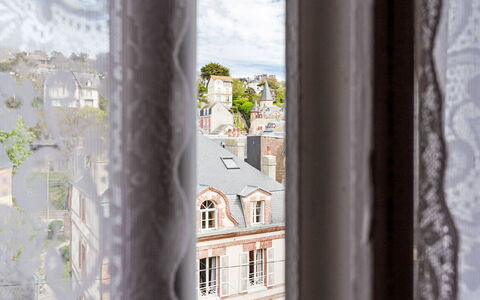 La Chapelle: Vorhang, Fensterbehandlung, Fensterabdeckung, Glas, Formen, Schiebefenster, Daylighting, Balkon
