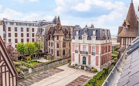 La Chapelle: Gebäude, Fenster, Fassade, Die Architektur, Wohnung, Urban Design, Estate, Villa, Historisches Haus
