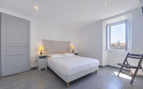 Casa Giuliani: Schlafzimmer, Möbel, Bett, Bettdecke, Bedding, Bettrahmen, Hotel, Linens, Matratze, Kissen