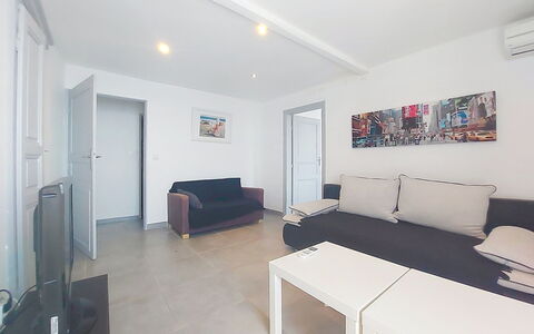 Casa Giuliani: Flooring, Fussboden, Möbel, Interior Design, Wohnung, Zimmer, Couch, Zuhause, Wohnzimmer, Decke