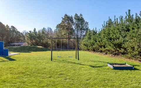 Nedzad - 500M from the Sea: Haus, Dach, Zuhause, Hütte, Strauch, Ground, Estate, Bauernhaus, Abstellgleis, Gartenbauten