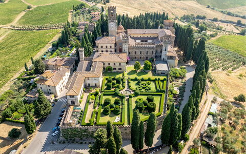 Maison Badia a Passignano: Garten, Vogelperspektive, Estate, Hecke, Villa, Rasen, Hof, Landscaping, Schloss, Garten