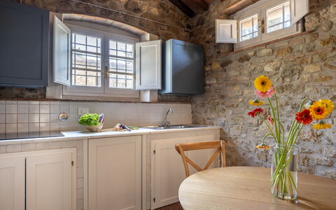 Maison Badia a Passignano: Möbel, Interior Design, Küche, Flooring, Countertop, Sinken, Cabinetry, Küchengerät, Zuhause, Zapfhahn