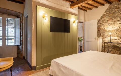 Maison Badia a Passignano: Wand, Interior Design, Möbel, Schlafzimmer, Flooring, Decke, Fussboden, Beleuchtung, Bett, Zimmer