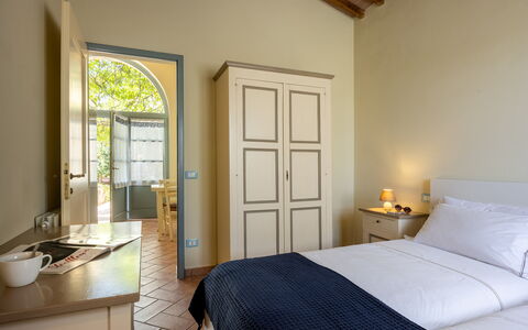 Casa Stella Serena, Casole D'Elsa, Pool: Wand, Interior Design, Decke, Fussboden, Schlafzimmer, Zimmer, Flooring, Zuhause, Bett, Möbel