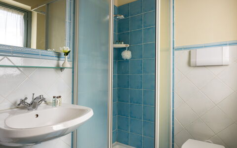 Casa Stella Serena, Casole D'Elsa, Pool: Interior Design, Flooring, Fussboden, Armatur, Bad Sink, Badezimmer, Installation, Zimmer, Decke, Sinken