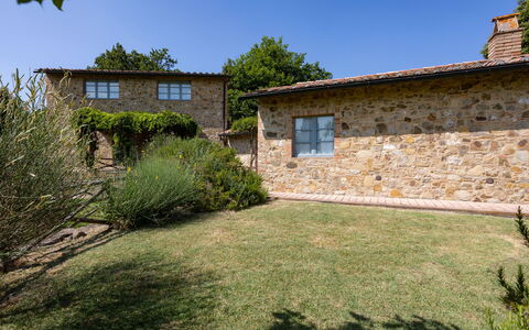 Casa Stella Serena, Podere le Scopaie, Pool: Gras, Strauch, Grundstueck, Hütte, Ländliches Gebiet, Garten, Ground, Bauernhaus, Steinwand