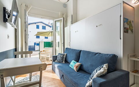 Iduski Ayzea: Flooring, Interior Design, Möbel, Wohnung, Fussboden, Zimmer, Decke, Couch, Wohnzimmer