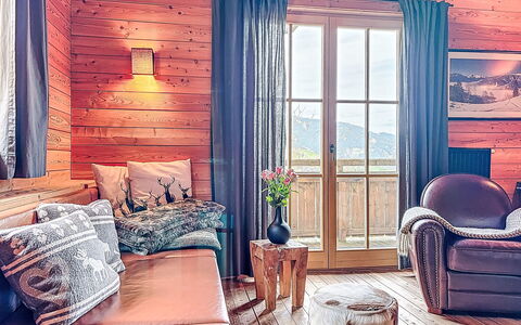 Chalet Kitzsteinhorn: Möbel, Holz, Interior Design, Zuhause, Holzboden, Beleuchtung, Fussboden, Flooring, Wohnzimmer, Zimmer