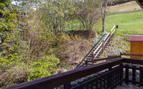 Chalet le Trèfle: Holz, Geländer, Treppe, Baluster, Holzbeize, Zaun, Hartholz, Veranda, Walkway, Planke