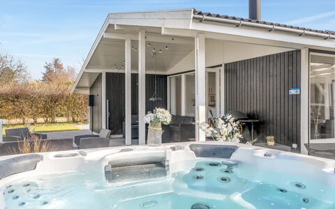 Avelina - 700M from the Sea: Zuhause, Verbundwerkstoff, Resort, Schwimmbad, Schatten, Garten, Estate, Design, Outdoor Struktur, Hotel
