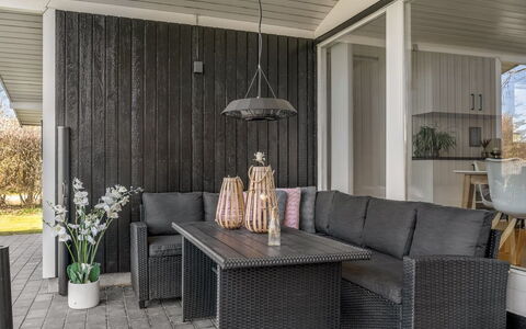 Avelina - 700M from the Sea: Holz, Möbel, Gartenmöbel, Stuhl, Tisch Im Freien, Hartholz, Veranda, Blumentopf, Holzbeize, Deck