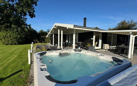 Avelina - 700M from the Sea: Schwimmbad, Schatten, Resort, Estate, Garten, Design, Landscaping, Hinterhof, Gartenmöbel, Stuhl