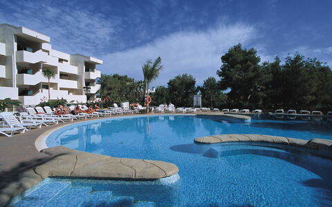 Salou 621: Wohngebiet, Menschliche Siedlung, Wohnung, Eigentumswohnung, Schwimmbad, Resort, Gartenmöbel, Hotel, Ferienort, Urlaub
