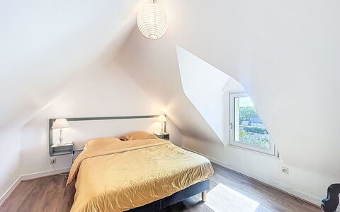 Villa Trugarez: Interior Design, Schlafzimmer, Bett, Flooring, Möbel, Holz, Decke, Fussboden, Bettdecke, Beleuchtung