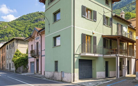 La Torre a Dorio: Wasser, Baum, Schwimmbad, Resort, Garten, Eco Hotel, Schatten, Landscaping, Tropen