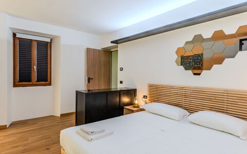 La Torre a Dorio: Interior Design, Holz, Bett, Schlafzimmer, Decke, Fussboden, Flooring, Bedding, Zimmer, Wohnung